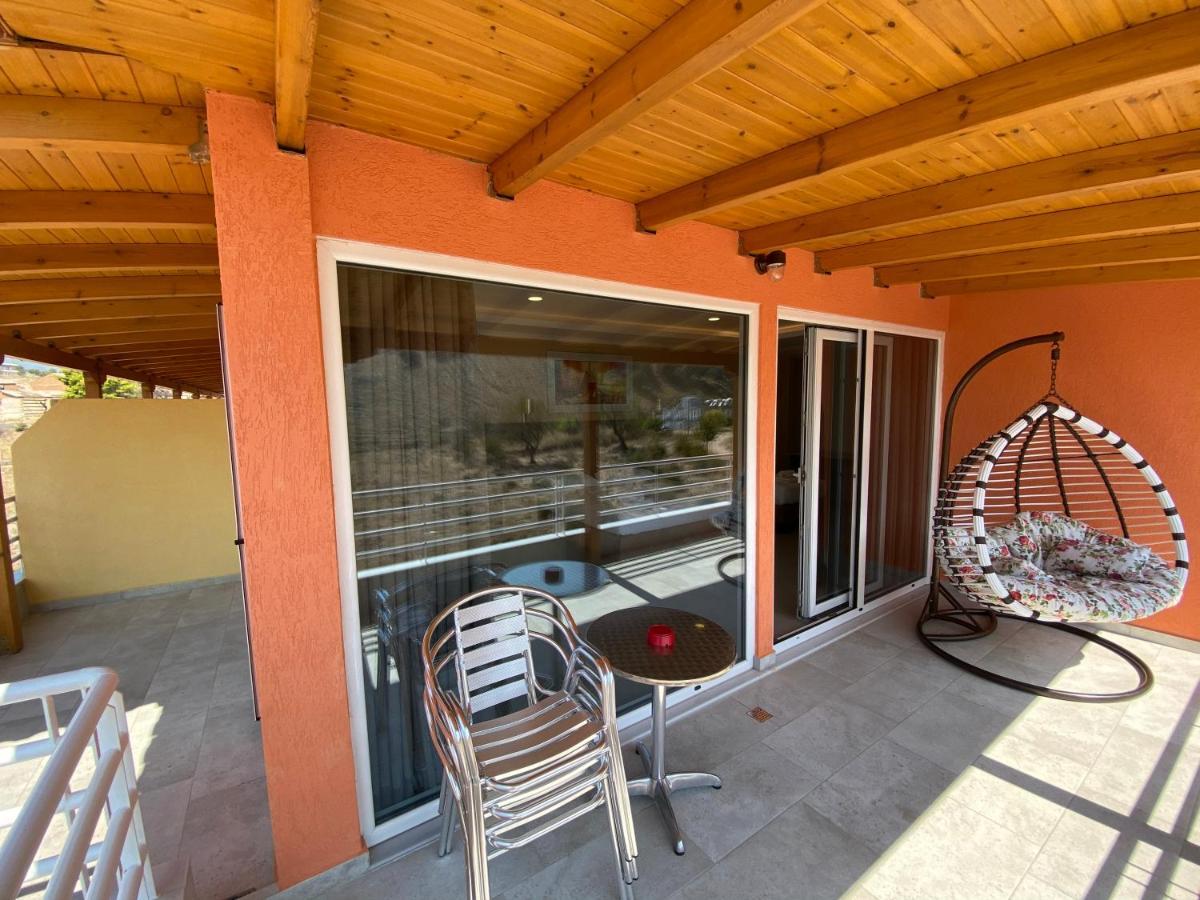 Karos Hotel Llaman Himare Exteriör bild
