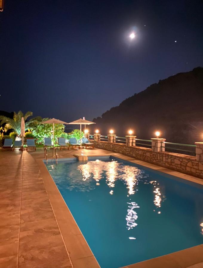 Karos Hotel Llaman Himare Exteriör bild