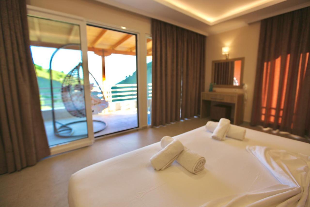 Karos Hotel Llaman Himare Exteriör bild
