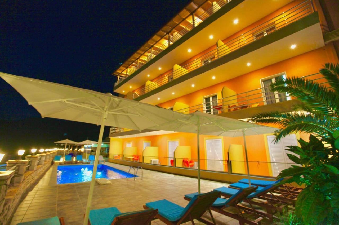 Karos Hotel Llaman Himare Exteriör bild
