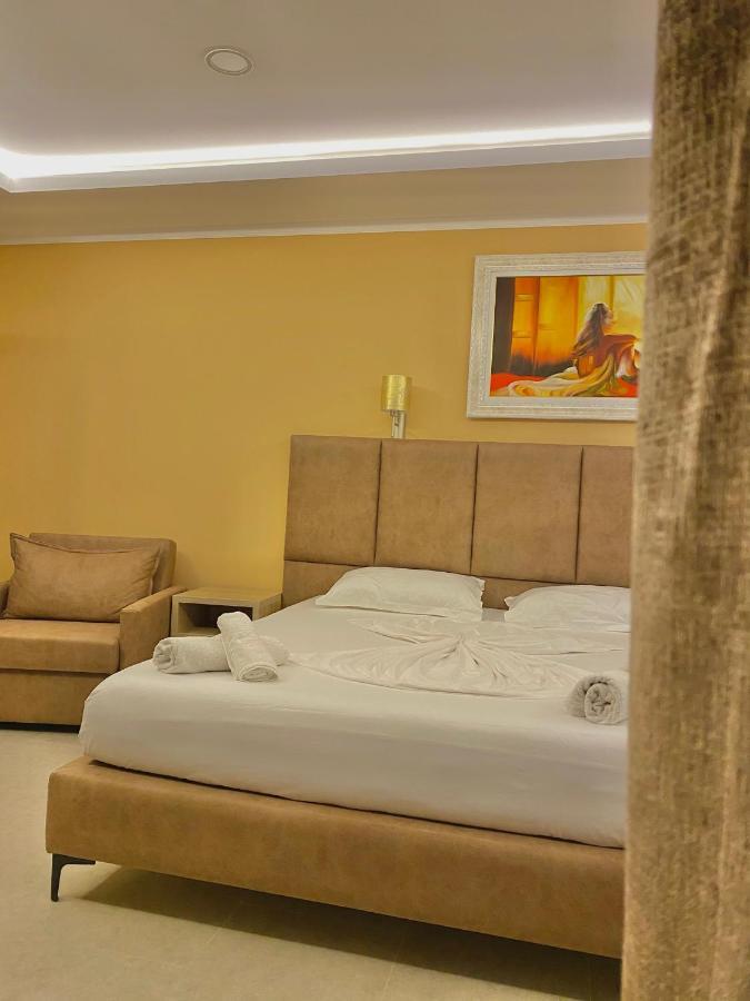 Karos Hotel Llaman Himare Exteriör bild