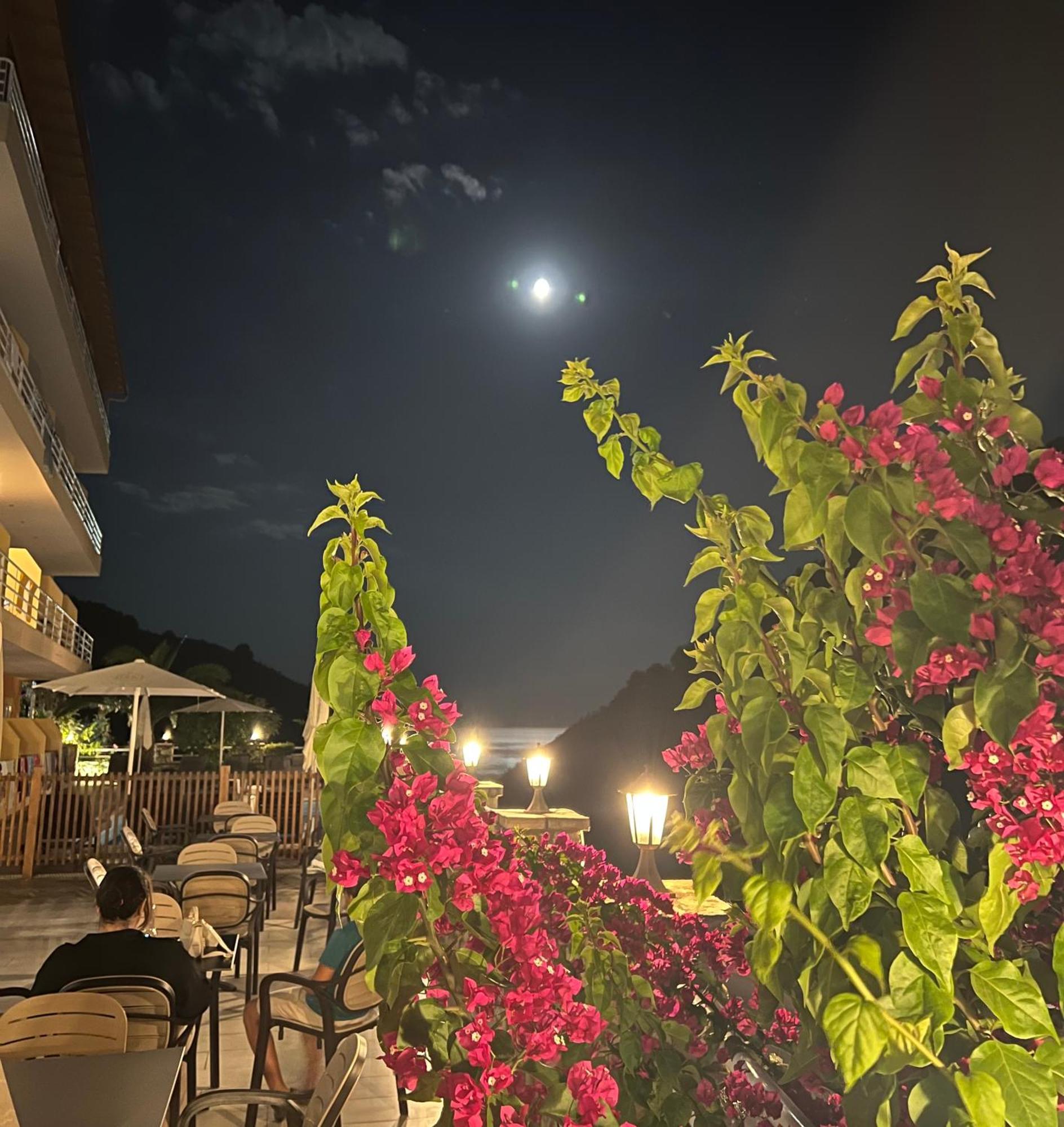 Karos Hotel Llaman Himare Exteriör bild