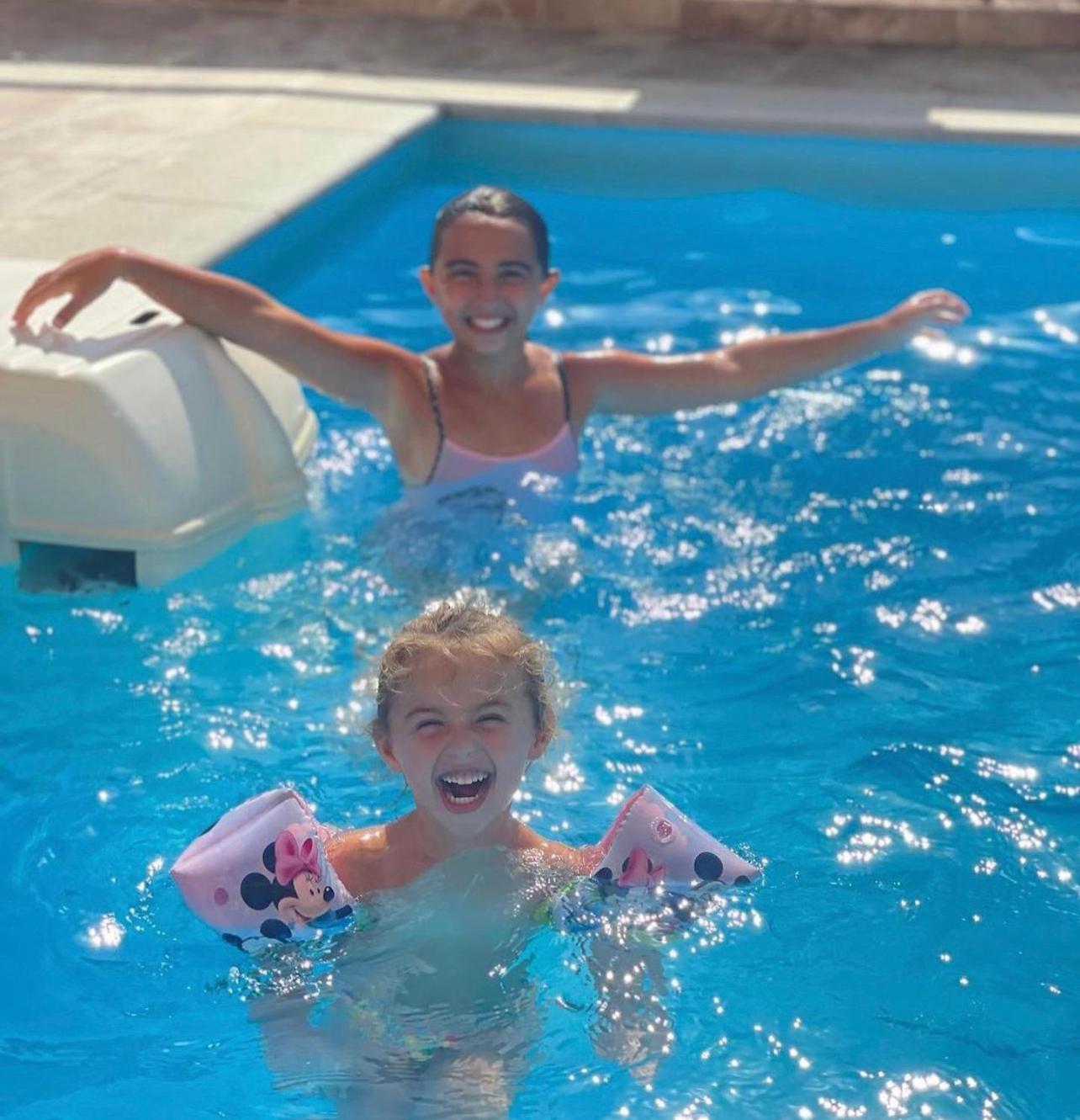 Karos Hotel Llaman Himare Exteriör bild